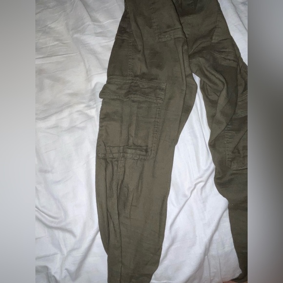 Garage green loose fitting cargo pants. Women’s size XS. - Picture 4 of 4